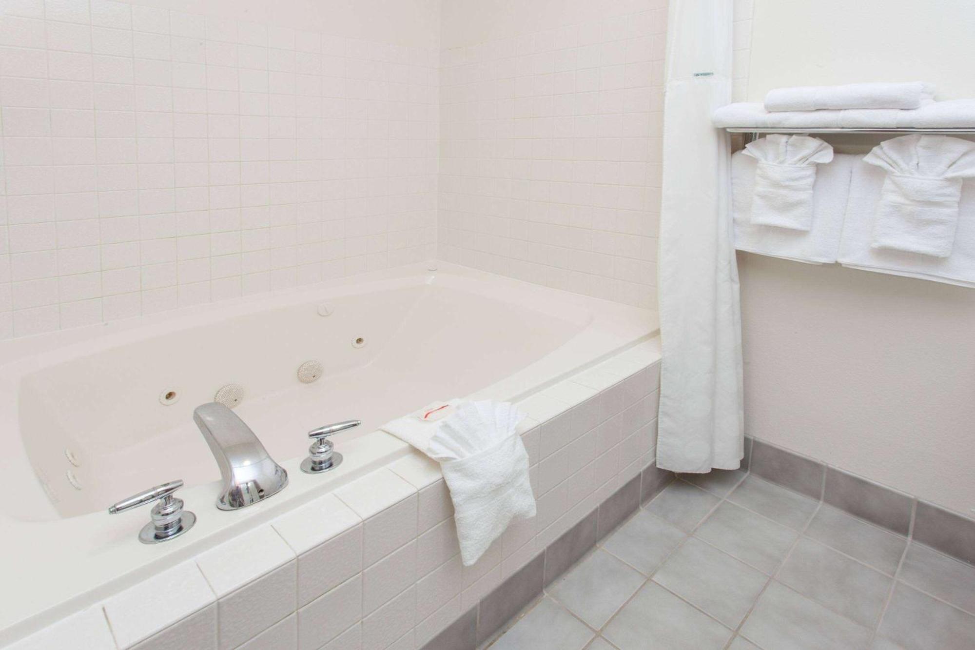 Ramada Limited Decatur Hotel Forsyth Kültér fotó